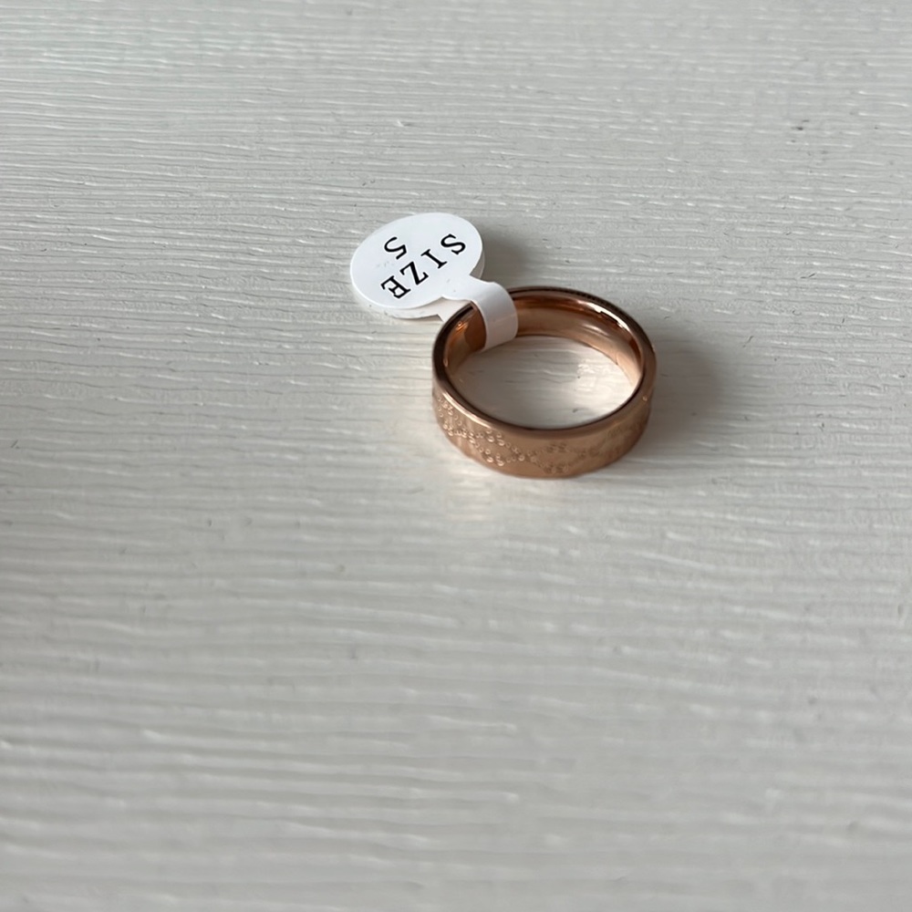 Etched fashion rose gold ring